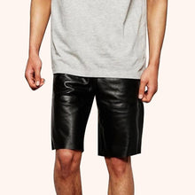 Laden Sie das Bild in den Galerie-Viewer, Men’s Matte Black Leather Shorts – Premium Elastic Waist Luxury Shorts