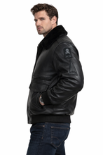 Laden Sie das Bild in den Galerie-Viewer, Stealth Squadron Schwarze Leder Bomberjacke – Flieger Pelzkragen