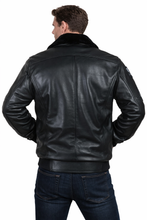 Laden Sie das Bild in den Galerie-Viewer, Stealth Squadron Schwarze Leder Bomberjacke – Flieger Pelzkragen