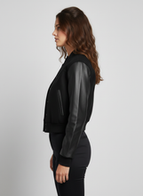 Laden Sie das Bild in den Galerie-Viewer, Damen Polo Ralph Lauren Schwarze verkürzte Leder-College-Jacke
