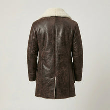 Laden Sie das Bild in den Galerie-Viewer, Herren-Lammfellmantel mit Sherpa-Futter – Bomberjacke im schwedischen Shearling-Stil