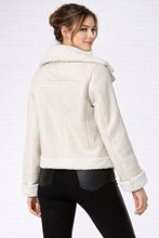 Laden Sie das Bild in den Galerie-Viewer, Women's Cream Suede Shearling Moto Jacket