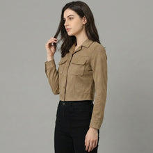 Laden Sie das Bild in den Galerie-Viewer, Women's Cropped Tan Suede Jacket