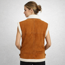 Laden Sie das Bild in den Galerie-Viewer, Women's Tan Suede Shearling Collar Vest