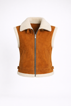 Laden Sie das Bild in den Galerie-Viewer, Women's Tan Suede Shearling Collar Vest