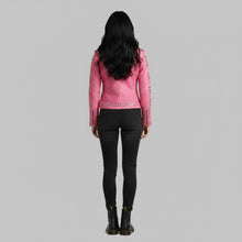 Laden Sie das Bild in den Galerie-Viewer, Damen Bikerjacke aus pinkfarbenem Nietenleder – Echte Motorradjacke