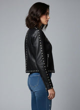 Laden Sie das Bild in den Galerie-Viewer, Damen Schwarze Nieten-Leder-Bikerjacke – Echte Motorradjacke mit silbernen Nieten