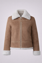 Laden Sie das Bild in den Galerie-Viewer, Women's Classic Leather Shearling Jacket