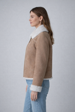 Laden Sie das Bild in den Galerie-Viewer, Women's Classic Leather Shearling Jacket