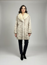 Laden Sie das Bild in den Galerie-Viewer, Damen-Wintermantel aus blauer Fuchsfell-Chevron