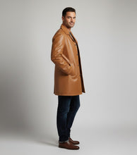 Laden Sie das Bild in den Galerie-Viewer, Herren-Leder-Car Coat in Kamelbraun – Klassische, lange Fahrerjacke