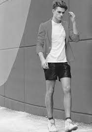 The-Best-Outfit-Combinations-with-Leather-Shorts Leather Outlet