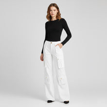 Laden Sie das Bild in den Galerie-Viewer, Damen Cargo-Lederhose in Weiß – Weite Beine Premium Echtleder Utility-Hose
