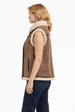 Laden Sie das Bild in den Galerie-Viewer, Damen Braunes Shearling Lammfell Aviator Gilet
