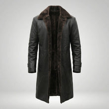 Laden Sie das Bild in den Galerie-Viewer, Men’s Shearling Lined Black Leather Trench Coat – Luxury Winter Overcoat
