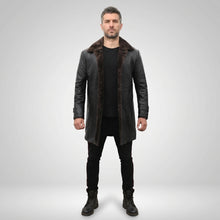 Laden Sie das Bild in den Galerie-Viewer, Men’s Shearling Lined Black Leather Trench Coat – Luxury Winter Overcoat

