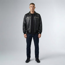Laden Sie das Bild in den Galerie-Viewer, Herren Street Collaboration Leder Bomberjacke – Avirex Trap Style Edition
