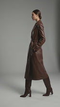 Laden und Abspielen von Videos im Galerie-Viewer, Damen Marciano Lana Langer Ledermantel – Luxuriöser Designer Trench-Stil
