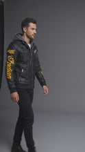 Laden und Abspielen von Videos im Galerie-Viewer, Leder-Bikerjacke für Herren – Bestickter Stern &amp; Heritage-Schriftzug im Moto-Stil
