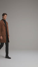 Laden und Abspielen von Videos im Galerie-Viewer, Herren Vintage Wildleder-Trenchcoat in Braun – Klassischer Langmantel mit Knopfleiste

