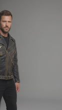 Laden und Abspielen von Videos im Galerie-Viewer, Herren-Leder-Rennjacke im Indianer-Stil – Rot-Schwarz-Motorrad-Bomberjacke
