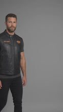 Laden und Abspielen von Videos im Galerie-Viewer, Herren Harley-Style Leder-Roadster-Weste – Premium Schwarzes Narbenleder

