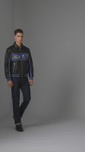 Laden und Abspielen von Videos im Galerie-Viewer, Herren Varsity-Jacke aus schwarzem und blauem Leder – Premium Urban Bomber Stil
