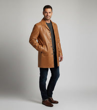 Laden Sie das Bild in den Galerie-Viewer, Herren-Leder-Car Coat in Kamelbraun – Klassische, lange Fahrerjacke
